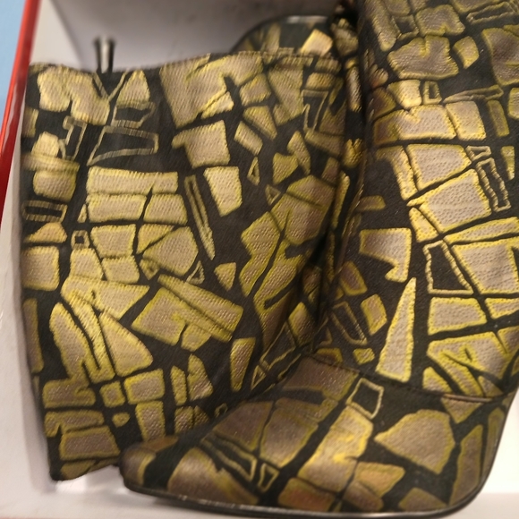 Pre-loved Caliente Black and Gold Suede Boots. Worn only 1 x. - Picture 6 of 10